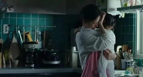 优衣库爆料女孩视频,揭秘时尚界的秘密与争议 第1张 优衣库爆料女孩视频,揭秘时尚界的秘密与争议 第1张